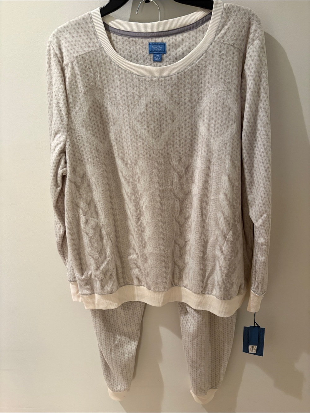 Simply Vera Vera Wang Cream Cable-Knit Crew Sweater